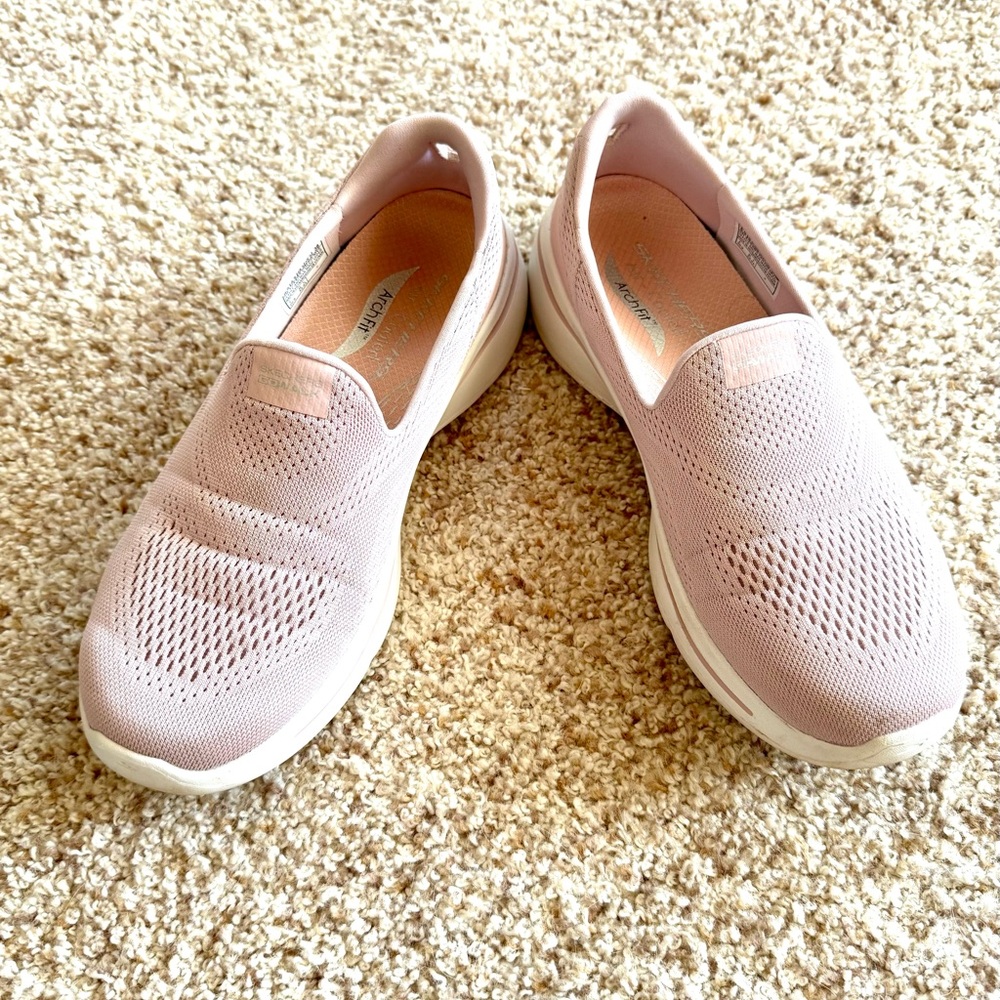 Skechers Blush Pink Knit Mesh Slip one  with Cushioned Sole in EUC.